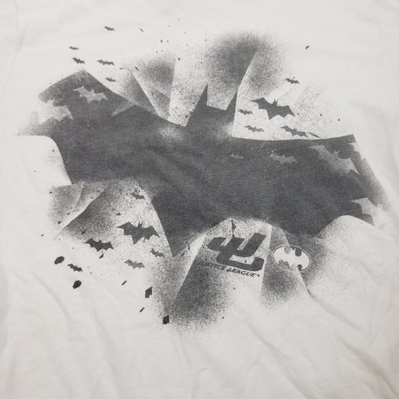 DC Comics Justice League Batman Graphic T-Shirt - Picture 2 of 5